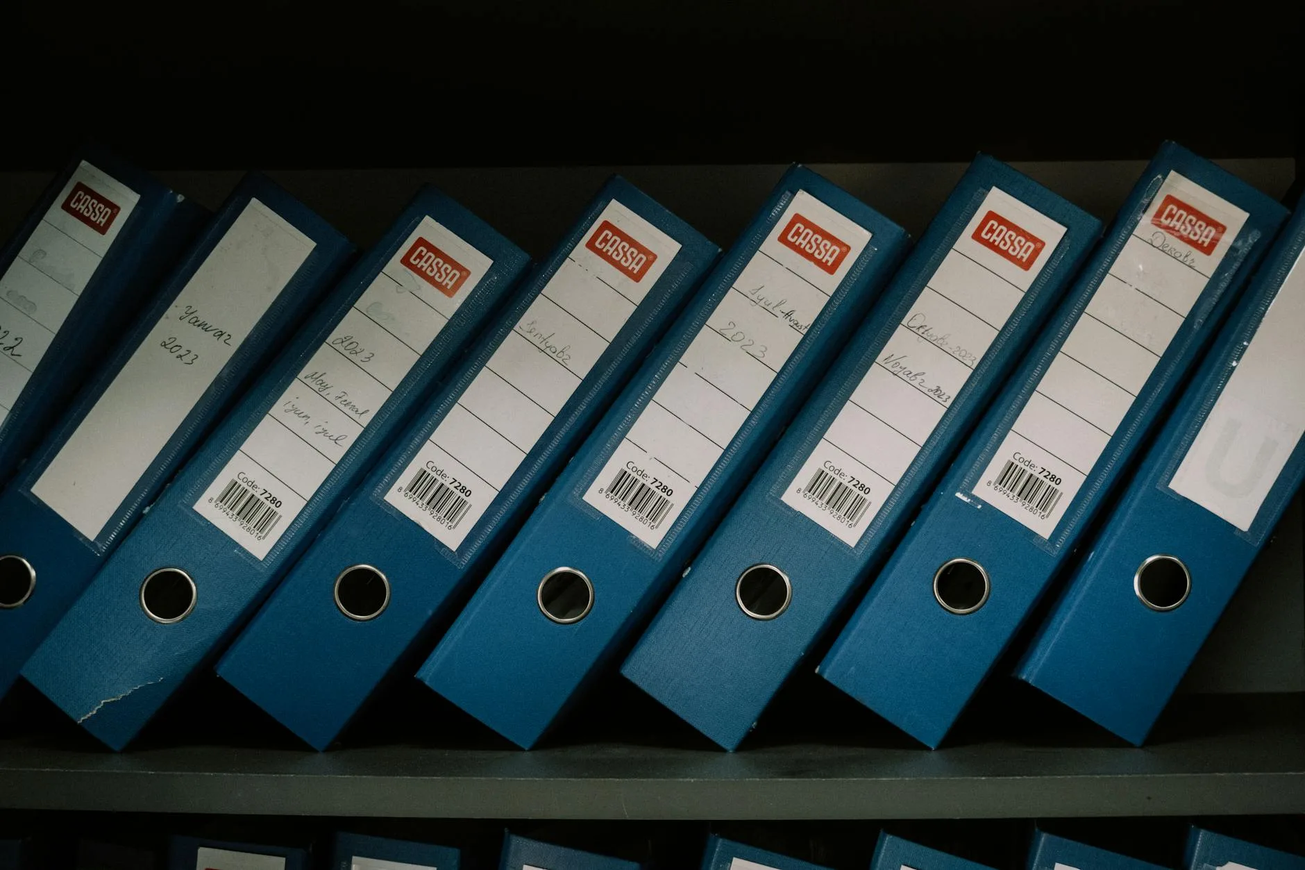 Boîtes d'archives et cartons étiquetés pour un déménagement d'entreprise